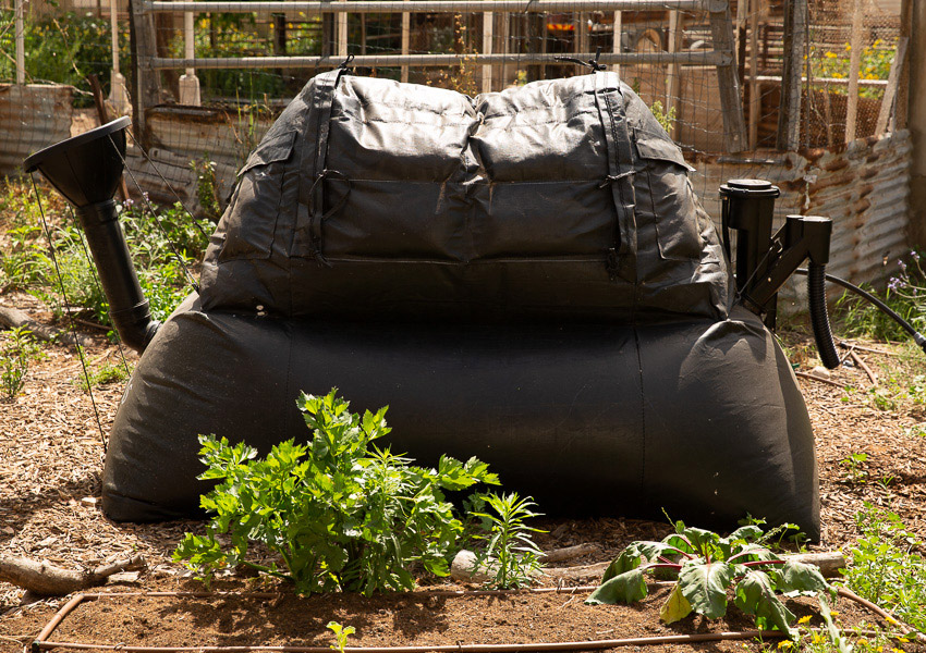 Biodigesteur domestique pour transformer déchets organiques en gaz de cuisson et engrais liquide