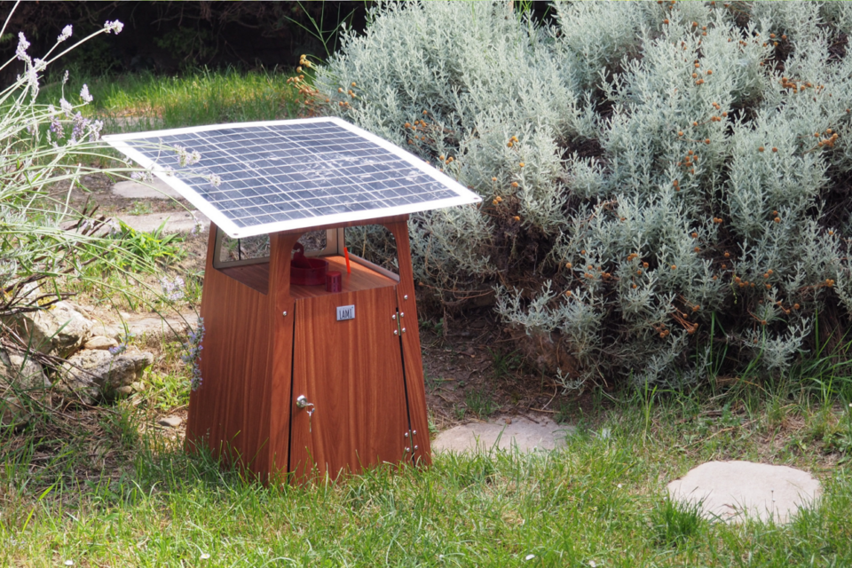 Borne solaire anti-moustiques intelligente, écologique et open source Borne solaire anti-moustiques intelligente, écologique et open source